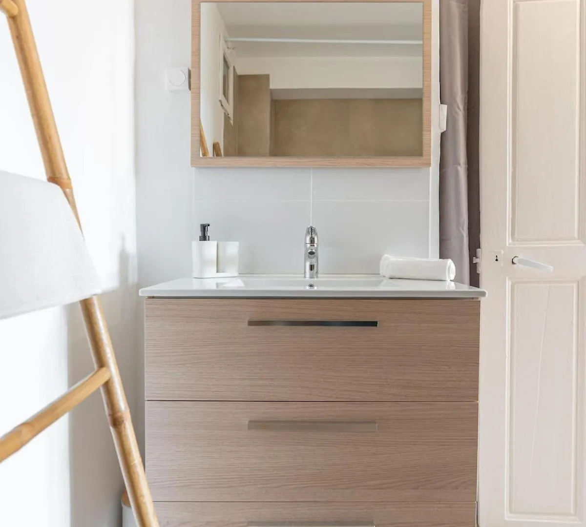 Appartement Spacieux, Chaleureux & Tout Confort Pertuis 0*,